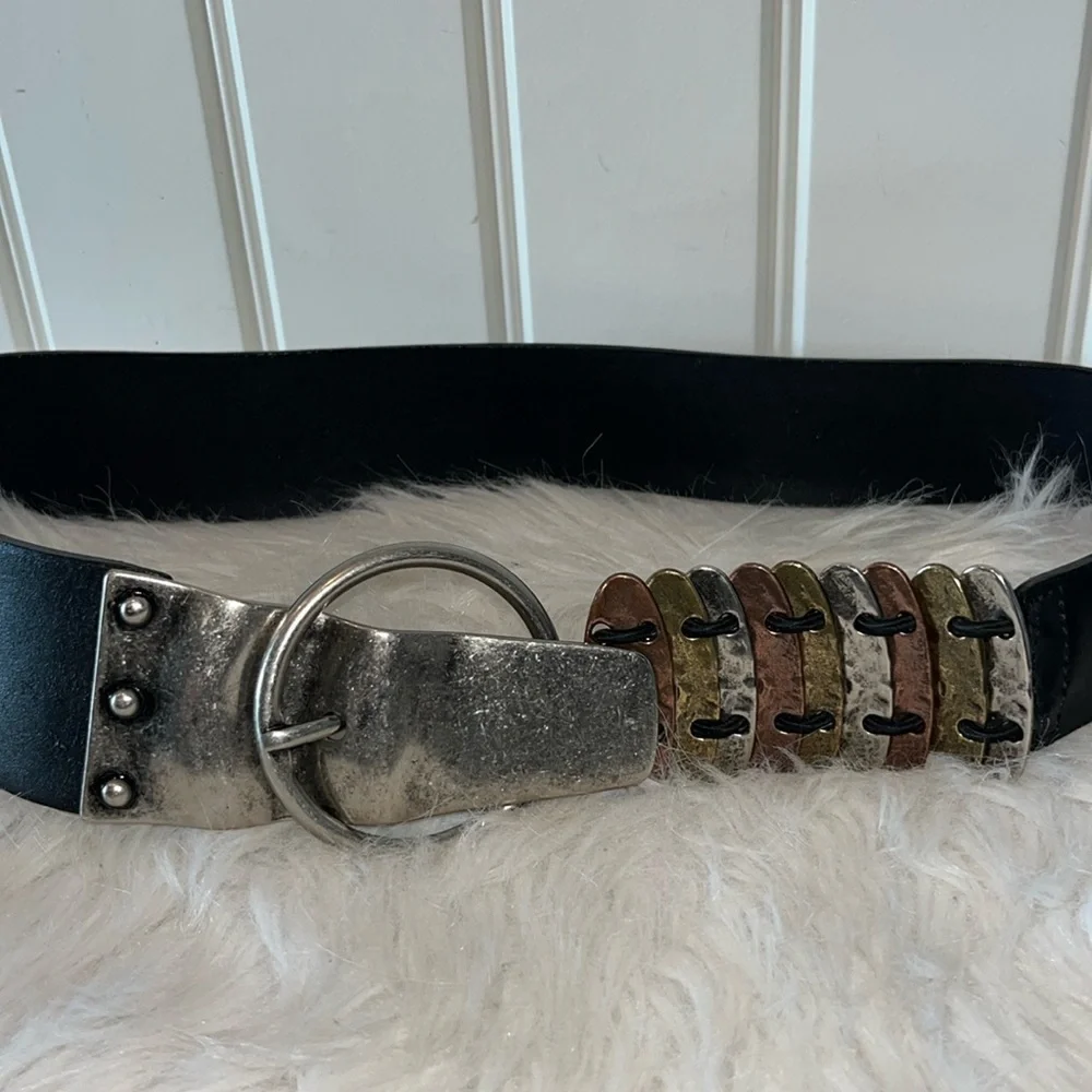 Super cute unique statement belt hammered metallic black leather belt Chicos S/M